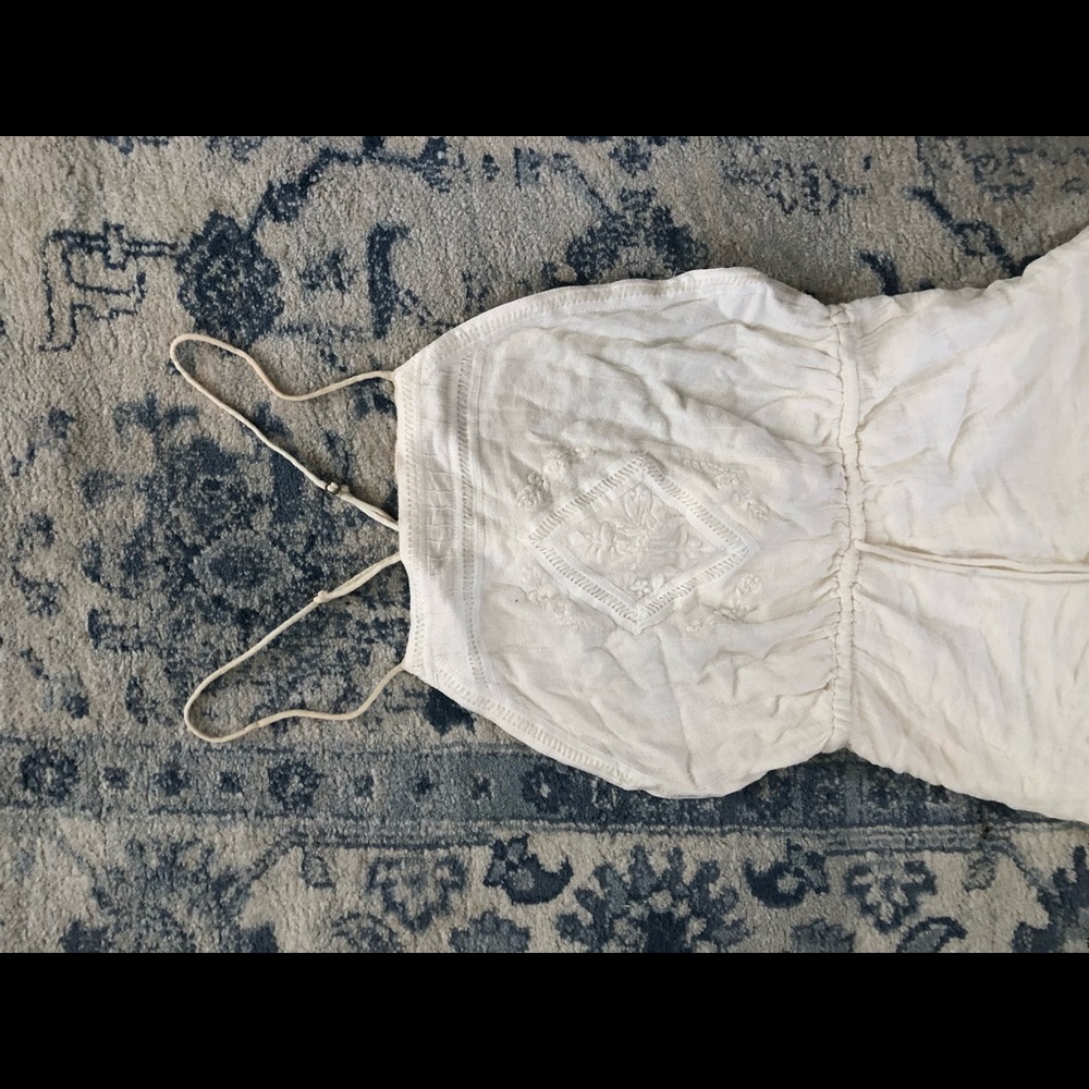 Embroidered linen romper - Picture 2 of 4